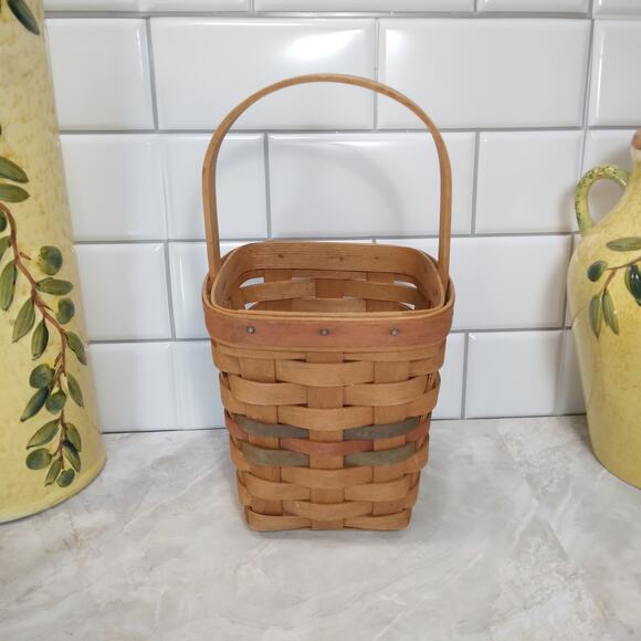 Vtg 1992 Signed Hand Woven Longaberger Basket with Handle Farmhouse Collectible - Picture 3 of 8